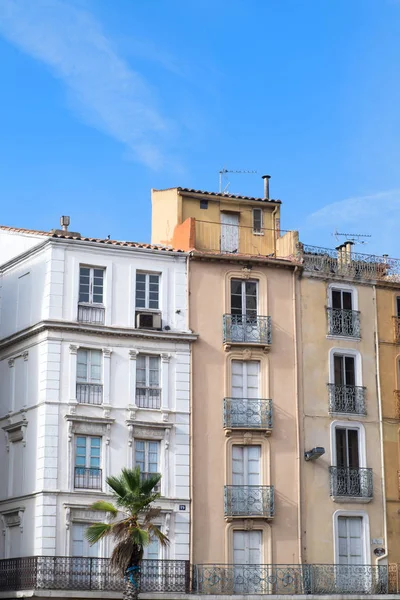 Façade Des Appartements Dans Ville Française Narbonne — Photo