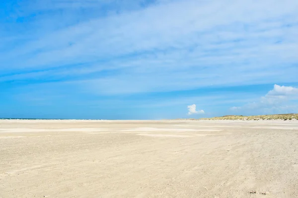 荷兰Terschelling岛上空旷的海滩景观 — 图库照片