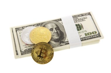 Beyaz arkaplanda izole edilmiş dolar ve bitcoin 'ler