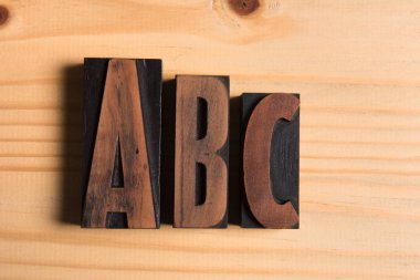 ABC Vintage kelime tahtaya harfler basar