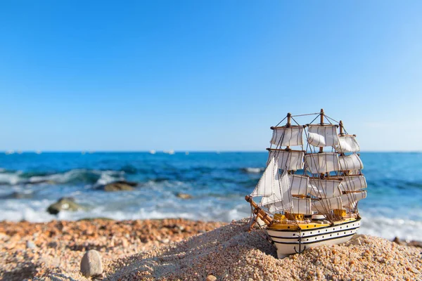 Oud Hoog Zeilschip Het Strand — Stockfoto