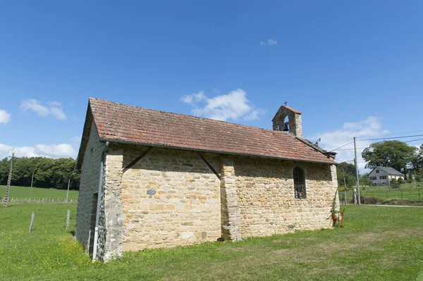 Τυπικό Μεσαιωνικό Παρεκκλήσι Στο Γαλλικό Χωριό Limousin — Φωτογραφία Αρχείου