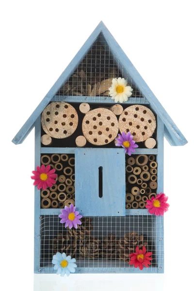 Insect Hotel geïsoleerd over witte achtergrond — Stockfoto