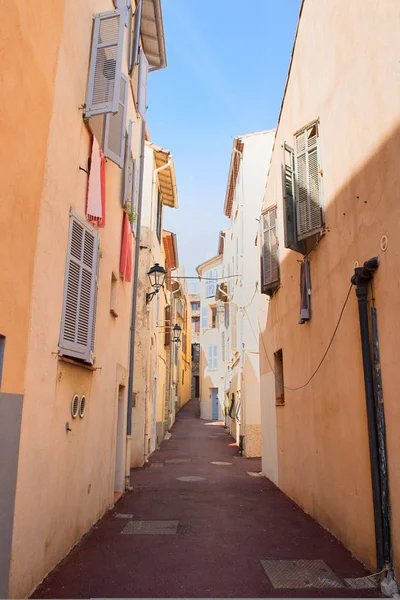 Little lane in Antibes — Stock Photo, Image