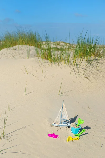 Hračky Dunách Pláži — Stock fotografie