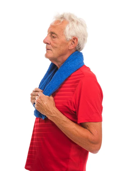 Retrato Hombre Deportivo Senior Rojo Con Toalla Azul Sobre Fondo — Foto de Stock