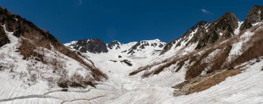 Dağ kapak ile kar Kamikochi, Japonya