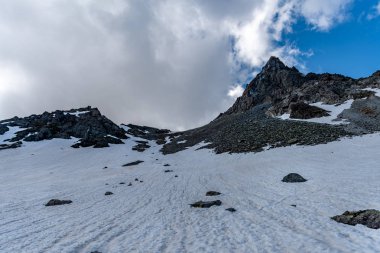 Dağ kapak ile kar Kamikochi, Japonya