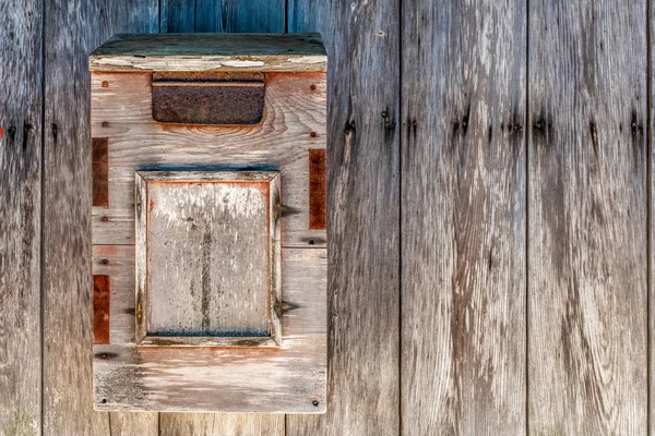 Hölzerner Brauner Briefkasten Der Wand — Stockfoto