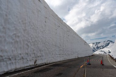İnsanlar Tateyama Kurobe alp rota kar dağlar duvar Kurobe alp, yürüyor. Toyama city, Japonya.