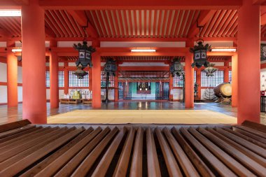 Miyajima, Japonya - 27 Haziran 2017: Itsukushima Tapınak, Japonya. Itsukuşima tapınak Shinto tapınak Adası, (halk Miyajima bilinen), en iyi bilinen için onun 