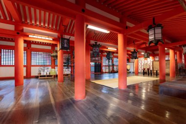 Miyajima, Japonya - 27 Haziran 2017: Itsukushima Tapınak, Japonya. Itsukuşima tapınak Shinto tapınak Adası, (halk Miyajima bilinen), en iyi bilinen için onun 