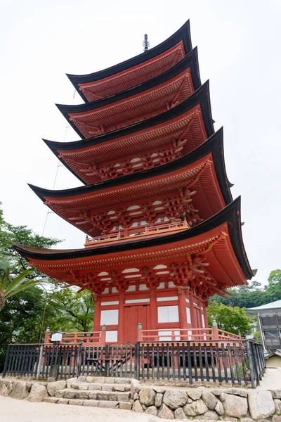 Miyajima Japonsko Června 2017 Tojokuni Svatyně Pětipodlažní Pagoda Torii Gate — Stock fotografie