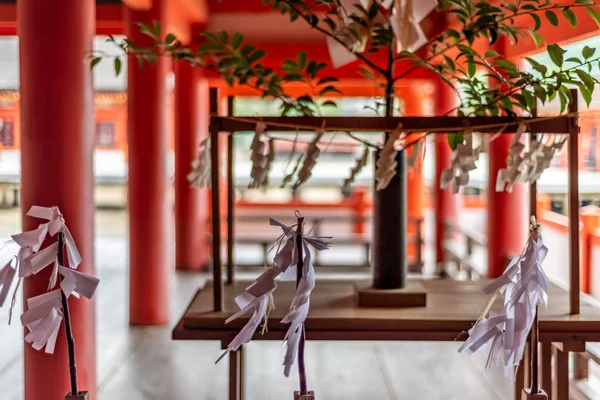 日本宫岛 2017年6月27日 严岛神社 严岛神社是严岛的神社 俗称宫岛 的鸟居门而闻名 — 图库照片