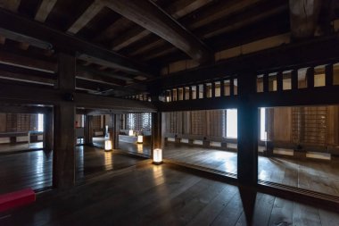 Himeji, Japonya - 29 Haziran 2017: Japonya'da Himeji, Himeji Kalesi iç. Kalenin prototip Japon kale mimari hayatta kalan en güzel örneği olarak kabul edilir.