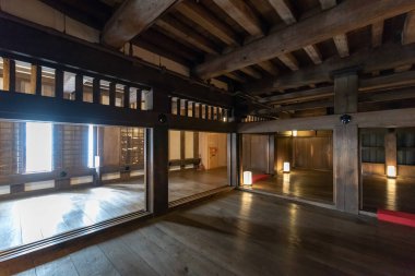 Himeji, Japonya - 29 Haziran 2017: Japonya'da Himeji, Himeji Kalesi iç. Kalenin prototip Japon kale mimari hayatta kalan en güzel örneği olarak kabul edilir.