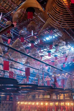 Bobinler tütsü ve duman içinde man mo temple, hollywood road, hong kong