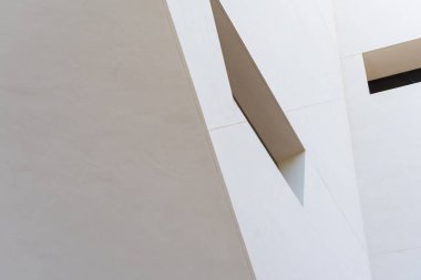 Soyut beyaz dış bazı windows ile bina