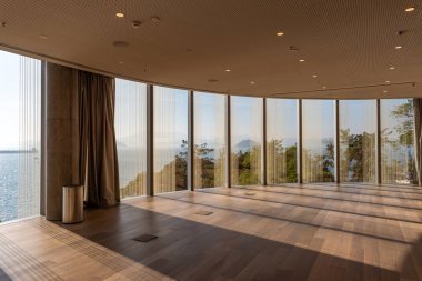 Dağı Davis, Hong Kong - 2 Aralık 2018: Chicago Üniversitesi'nden Francis ve Rose Yuen kampüs Hong Kong açılış. Kampüs Mount Davis ikinci Dünya Savaşı tarihsel açıdan önemli sitesinde üzerine kuruludur.