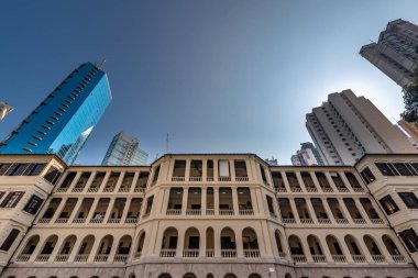 Merkez, Hong Kong - 30 Eylül 2018: insanlar, Tai Kwun ziyaret eski Merkez polis karakolu üç bildirilen anıtları yapılan bileşik, polis karakolu, merkezi yöneticileri ve hapishane içerir. -Görüntü