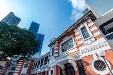 Merkez, Hong Kong - 30 Eylül 2018: insanlar, Tai Kwun ziyaret eski Merkez polis karakolu üç bildirilen anıtları yapılan bileşik, polis karakolu, merkezi yöneticileri ve hapishane içerir. -Görüntü