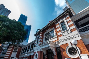 Merkez, Hong Kong - 30 Eylül 2018: insanlar, Tai Kwun ziyaret eski Merkez polis karakolu üç bildirilen anıtları yapılan bileşik, polis karakolu, merkezi yöneticileri ve hapishane içerir. -Görüntü