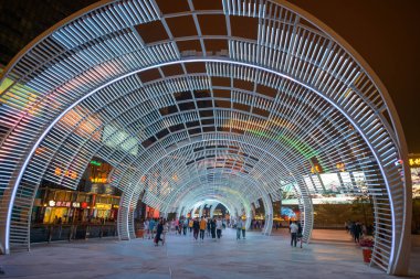 Shenzhen Bay Ave., gece