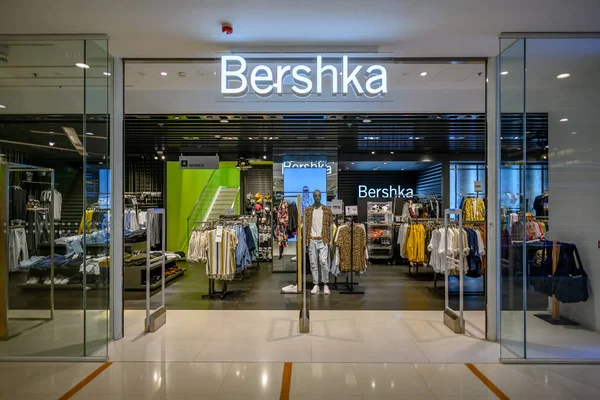 Bershka store Stock Photos, Royalty Free Bershka store Images |  Depositphotos