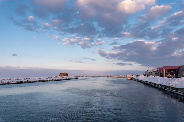 Resa på fartyget över ett fryst hav av Okhotsk — Stockfoto