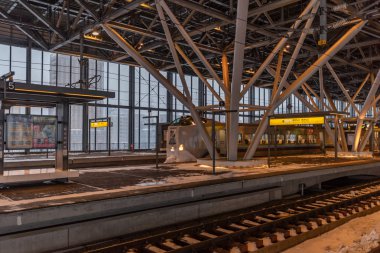 Asahikawa, Japonya - 17 Şubat 2019: Asahikawa İstasyonu'nda tren.