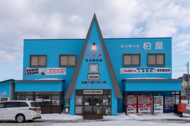 Cape Soya'da mavi renkli hediyelik eşya dükkanı.