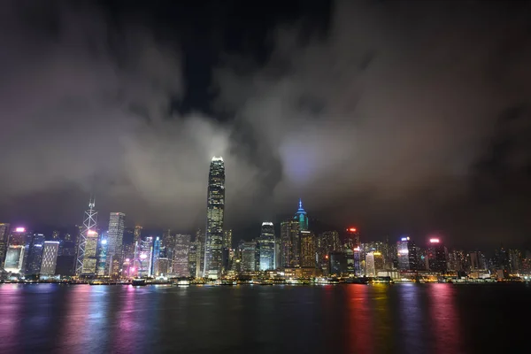 Night view of Hong Kong skyline and Victoria Harbor — Stock Photo, Image