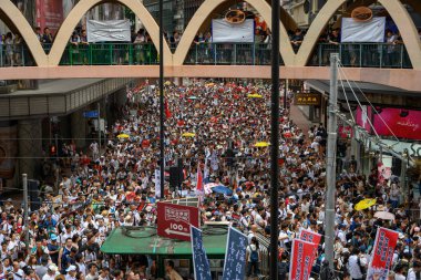 Hong Kong-9 Haziran 2019: Hong Kong 9 Haziran sokakta milyonlarca insan ile korumak.