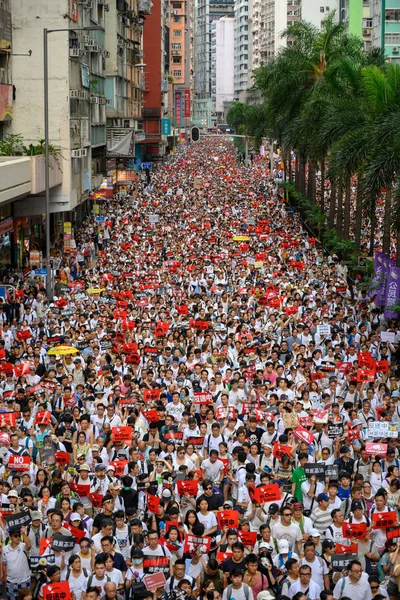 Hong Kong Junio 2019 Hong Kong Junio Protege Con Millones — Foto de Stock