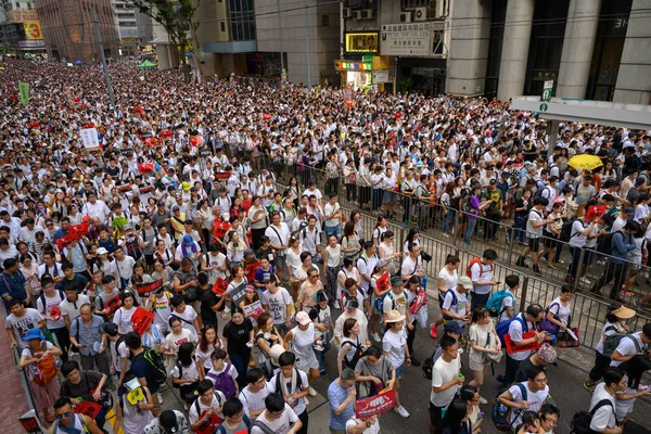 Hong Kong Junio 2019 Hong Kong Junio Protege Con Millones — Foto de Stock