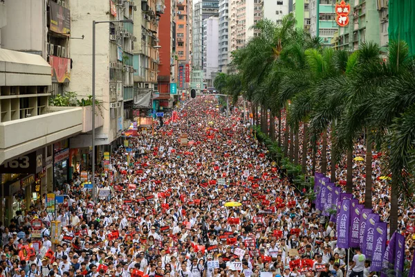 Hong Kong Junho 2019 Hong Kong Junho Protege Com Milhões Fotos De Bancos De Imagens Sem Royalties