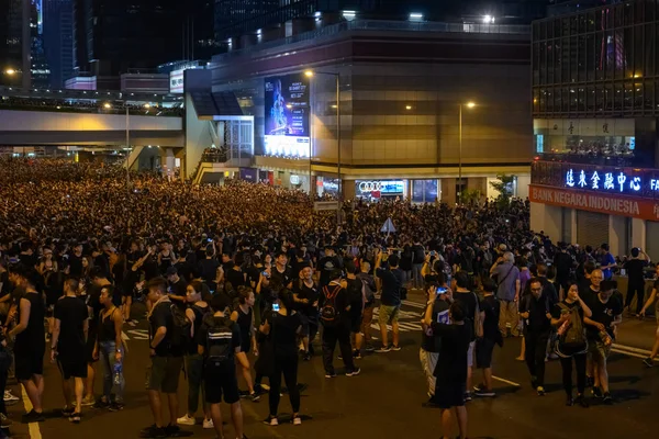 Hong Kong 16 Haziran iade tasarısına karşı protesto