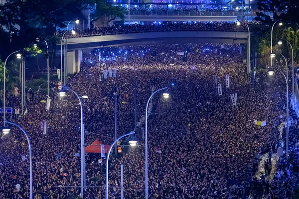 Hong Kong 16 Haziran iade tasarısına karşı protesto