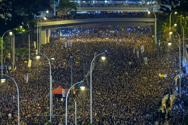Hong Kong 16 Haziran iade tasarısına karşı protesto