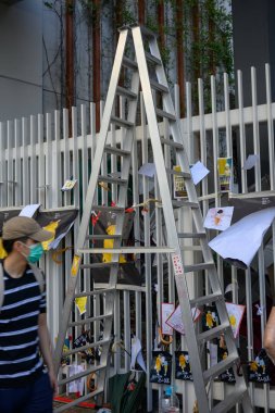 Hong Kong 1 Temmuz protesto ve protestocular Yasama kırma