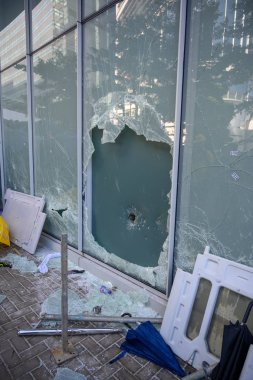 Hong Kong 1 Temmuz protesto ve protestocular Yasama kırma