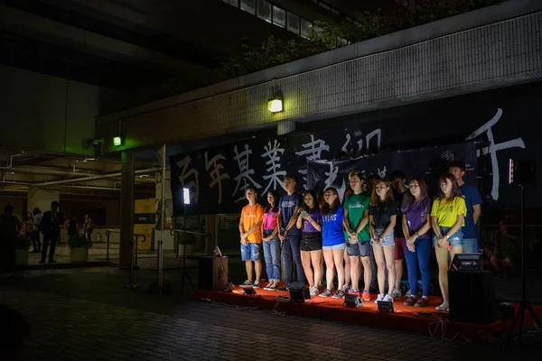 Student of University of Hong Kong setup forum against Vice-Chan — Stock Photo, Image