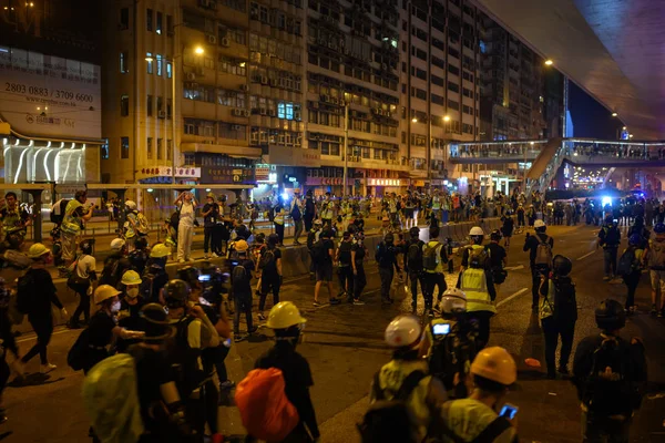 Hong Kong Adası'nda İade karşıtı yasa tasarısı protestosu