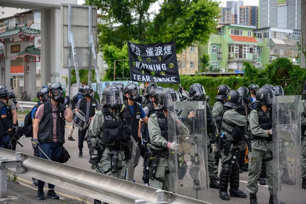 由于歹徒在7月21日在火车站袭击市民, — 图库照片