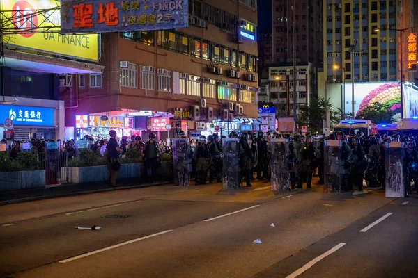 17 augusti protest i Hong Kong utvidgas till Mong Kok, där polic — Stockfoto