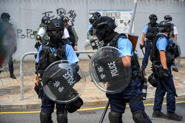 Protest in kwun tong, hong kong gegen Überwachungsturm. — Stockfoto