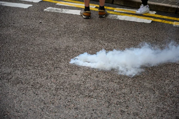 Протест против закона об экстрадиции в Гонконге превратился в очередной — стоковое фото