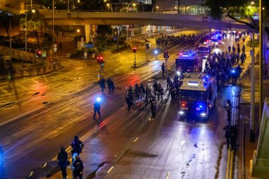 Hong Kong'da iade yasasına karşı protesto başka bir dönüştü