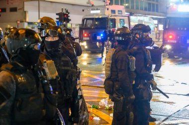 Hong Kong'da iade yasasına karşı protesto başka bir dönüştü