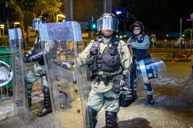 Hong Kong'da iade yasasına karşı protesto başka bir dönüştü